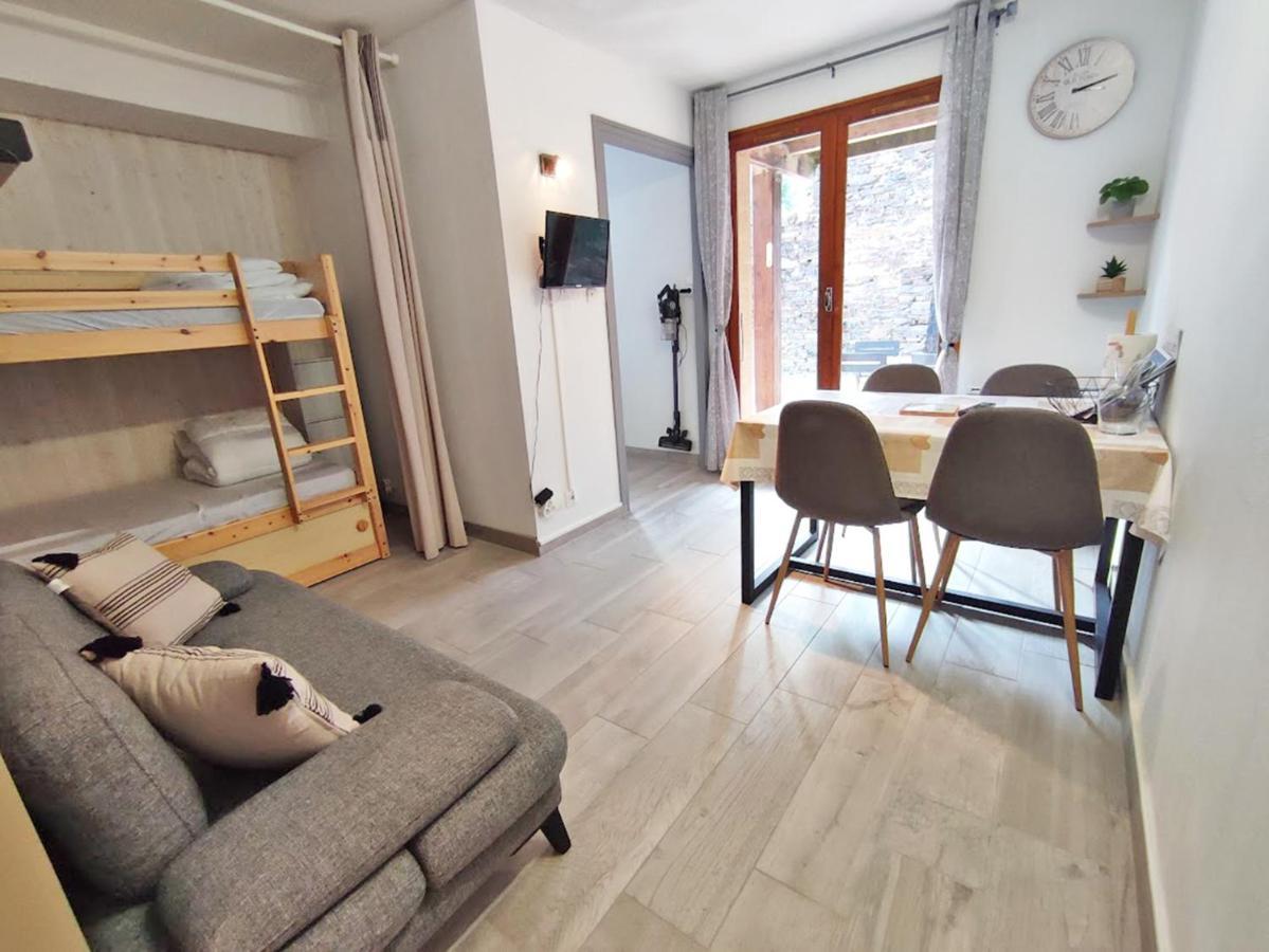 Le Reflet Des Montagnes, Studio, Centre Luchon, 4 Personnes *